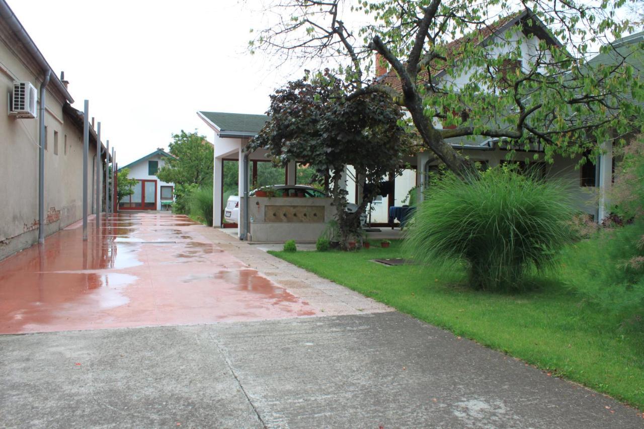 Boulevard Garden House - Free And Save Parking In The Locked Yard Ćuprija Exterior foto